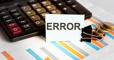 Hata. Not, arkaplanda hesap makinesi olan beyaz bir etiket üzerine yazılır .