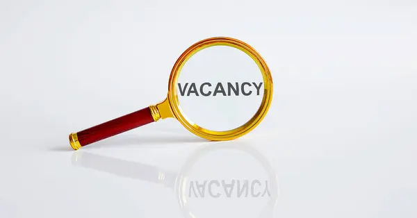 Nagyító Szöveggel Vacancy Fehér Alapon — Stock Fotó