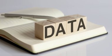 Tahta blok iş teknolojisi kavramı üzerine DATA yazısı