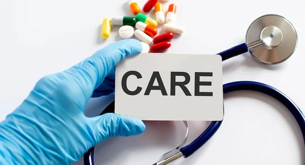 Cardtext Care Zubehör Pillen Und Stethoskop Medizinisches Konzept — Stockfoto