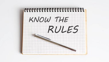 Not defterine kalemle yazılmış Kuralları bil