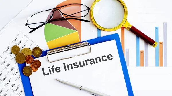 Life Insurance Informes Papel Blanco Tablas Gráficos Datos Lupa Monedas —  Fotos de Stock