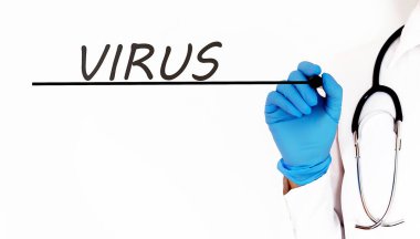 Beyaz arkaplan üzerine VIRUS Tıbbi kavramı yazan doktor