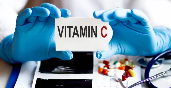 Tekst Vitamine Schrijven Een Medicijnkaart Medisch Concept Met Stethoscoop Pillen — Stockfoto