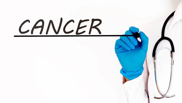 Lékař Psaní Textu Cancer Medical Koncept Bílém Pozadí — Stock fotografie
