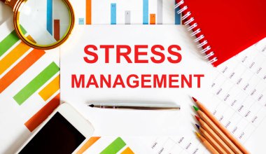 Çizelge ve ofis araçları üzerinde STRESS MANAGEMENT metin notları