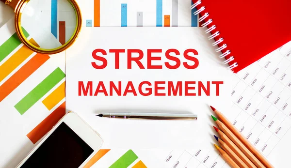 Çizelge ve ofis araçları üzerinde STRESS MANAGEMENT metin notları