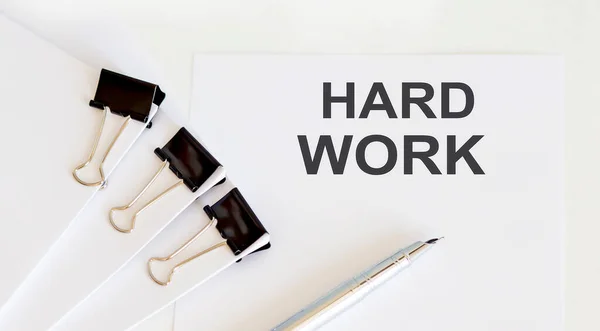 Hard Work Skriven Vit Sida Med Kontorsverktyg — Stockfoto