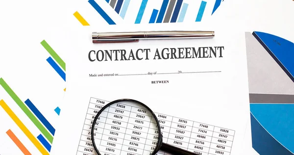 Accord Contrat Sur Fond Cartes Avec Stylo Loupe — Photo