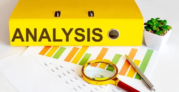 Kantoormap Met Tekst Analysis Kaarten Vergrootglas Pen — Stockfoto