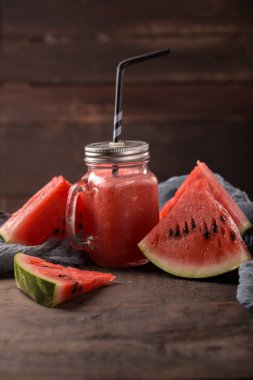 Karpuz güler yüzlü bir ahşap tablo 