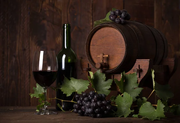 Bottiglia Vino Rosso Uva Botte Legno — Foto Stock