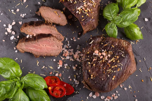 Baharatlı Devekuşu Bifteği — Stok fotoğraf