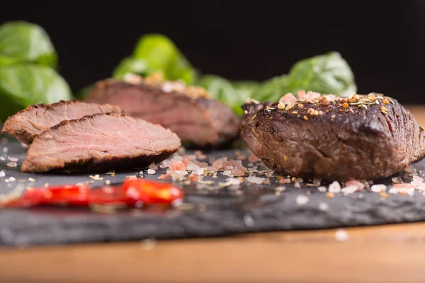 Straußensteak Mit Gewürzen Stockbild