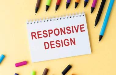 Not defterine yazılmış bir metin. Tepki tasarımı. İş Konsepti