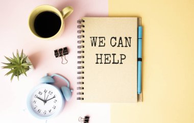 Kırtasiye malzemesi ile düz konum, not Biz metin için yardım ve boşluk.