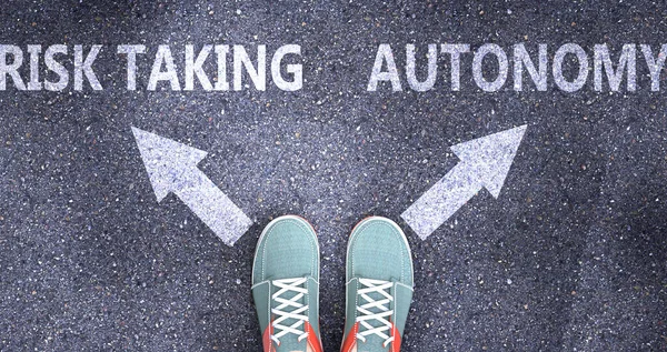 Risk Taking Autonomy Different Choices Life Απεικονίζεται Λέξεις Risk Taking — Φωτογραφία Αρχείου