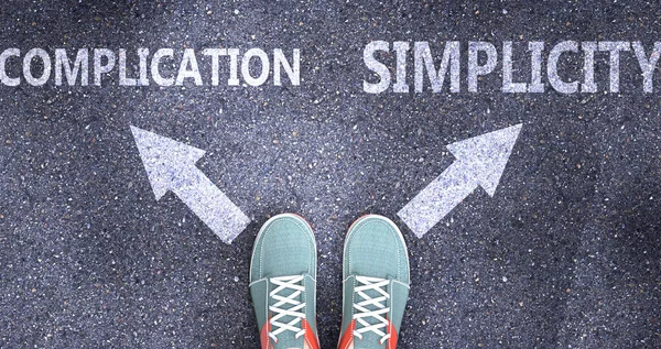 Komplikation Und Einfachheit Als Verschiedene Entscheidungen Leben Dargestellt Als Worte — Stockfoto
