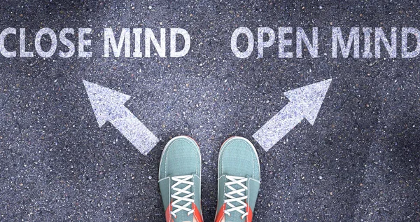 Close Mind Und Open Mind Als Verschiedene Entscheidungen Leben Dargestellt — Stockfoto