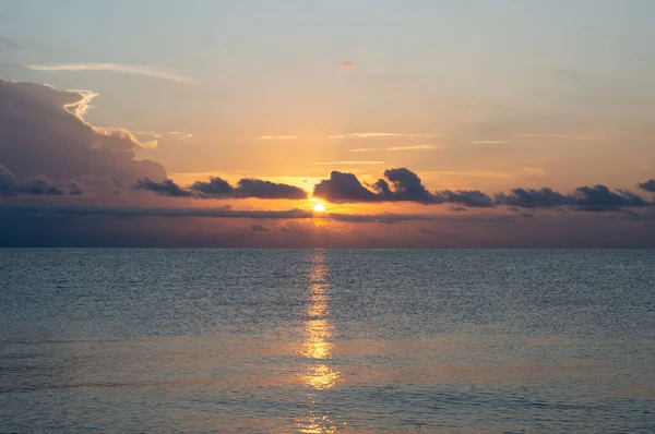 Чудовий Схід Сонця Над Спокійним Морем Сардинія Італія — стокове фото