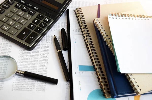 Zakelijke Documenten Een Bureau Met Een Rekenmachine Potlood Als Zakelijk — Stockfoto