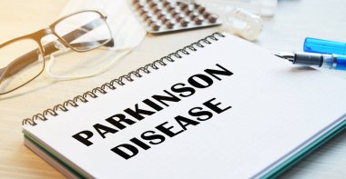 Tıp, sağlık hizmeti konsepti. Tıbbi temalı bir karatahtanın en üst görüntüsü.