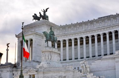 Vittoriano Emanuele Anıtı 'nda Kanatlı Zaferin Bronz Heykeli