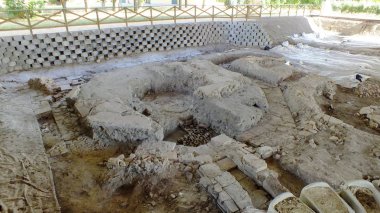 San Basilio, Po River Delta, İtalya, 21 Eylül 2015: Centro Turistico Culturale San Basilio 'daki Geç Roma antik mezarlığı, mezarlar ve dini binalar.