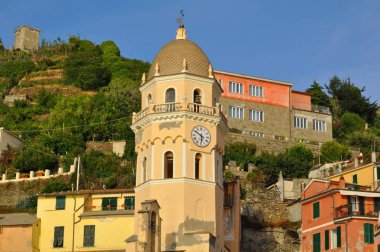 Renkli köy Vernazza, Cinque Terre, İtalya 'nın manzarası