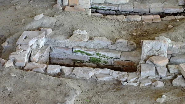 San Basilio, Po River Delta, İtalya, 21 Eylül 2015: Centro Turistico Culturale San Basilio 'daki Geç Roma antik mezarlığı, mezarlar ve dini binalar.