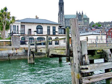 Cobh, Co. Cork, İrlanda 'daki eski Ak Yıldız Hattı ofisleri ve rıhtımı. Ss Titanic 'in son limanı