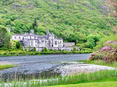 Galway County, İrlanda, 4 Haziran 2012: Kylemore Abbey, Galway County, İrlanda.