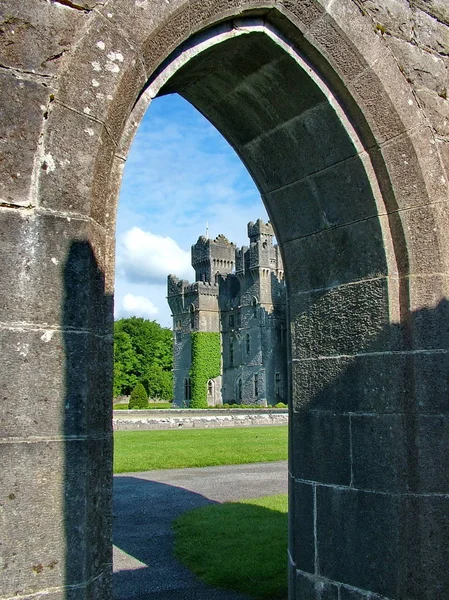 Cong Irlanda Junio 2012 Castillo Medieval Ashford Castillo Medieval Orillas — Foto de Stock