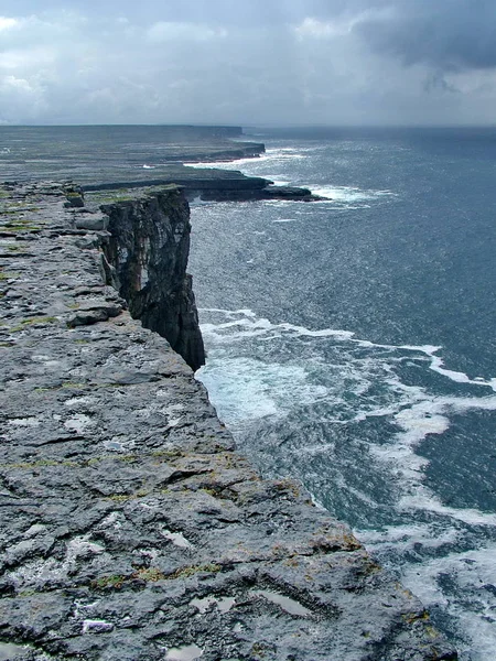 Falaises Abruptes Dramatiques Aonghasa Sur Île Inishmore Îles Aran Irlande — Photo