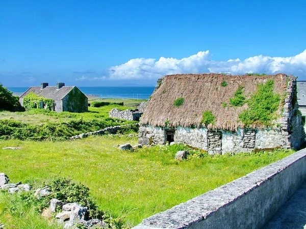 Inis Deki Thatched Kır Evi Bay — Stok fotoğraf