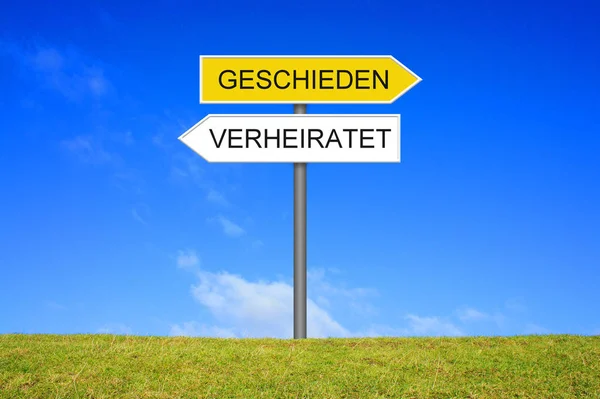 Signpost Showing Married Divorced German Language — Stock Photo, Image