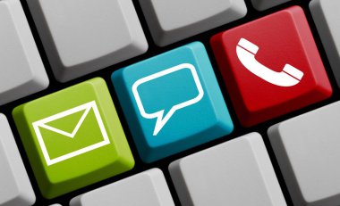 Renkli bilgisayar klavye ile posta telefon ve kişisel kişi için 3 kişi kutsal kişilerin resmi