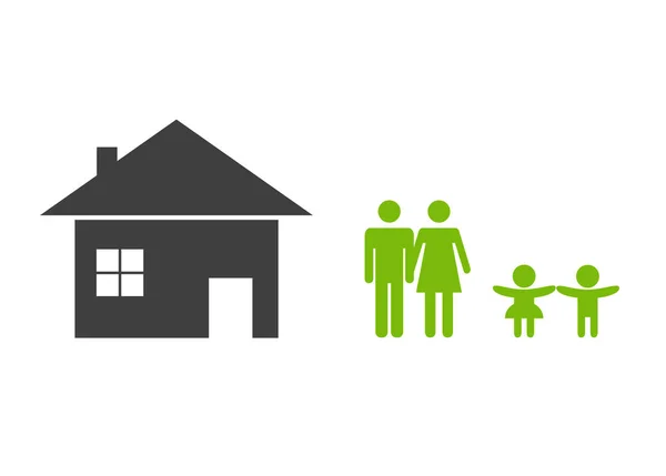 有两个孩子的家庭站在黑绿色的房子旁边 — 图库照片