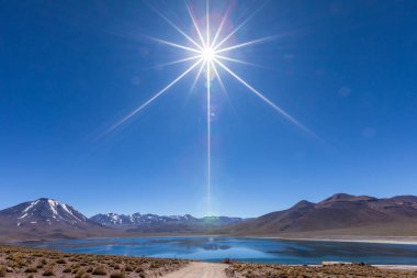 Lagunas Altiplanicas, Miscanti y Miniques, Atacama Çölü 'nün muhteşem manzarası. Şili, Güney Amerika.