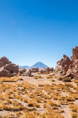 Şili 'nin Atakama Çölü' ndeki manzara yolu. Güney Amerika.