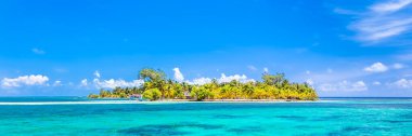 Belize, Orta Amerika 'da tropik bir cennet. Panoramik görünümlü web pankartı.