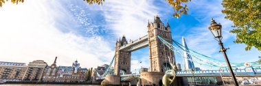 Londra 'daki Tower Bridge, İngiltere, Birleşik Krallık. Avrupa. Panoramik görünümlü web pankartı.