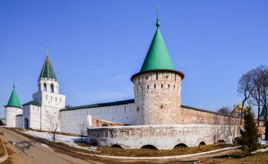 Ipatiev Manastırı mimarisinin antik anıt bariyer duvarına yeşil Kulesi