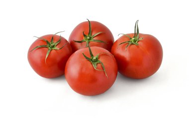 Pembe kırmızı ağız sulandıran lezzetli domates yeşil dallar ile bukleler