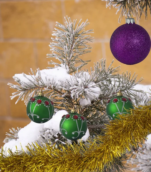 Green Christmas Tree Decorated Green Christmas Balls Red Beads Yellow — Stock Photo, Image