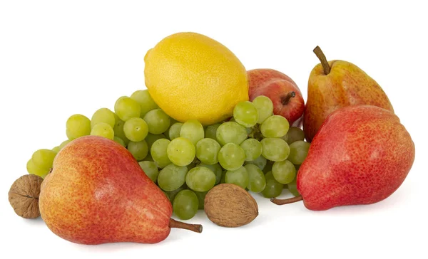 Prato de frutas de nozes verdes maduras uvas e pêra aromática vermelha — Fotografia de Stock