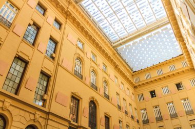 Brezilya 'nın Belo Horizonte kentindeki Özgürlük Meydanı' ndaki Kültür Merkezi Binası