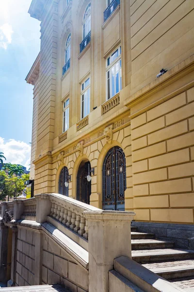 Brezilya 'nın Belo Horizonte kentindeki Özgürlük Meydanı' ndaki Kültür Merkezi Binası