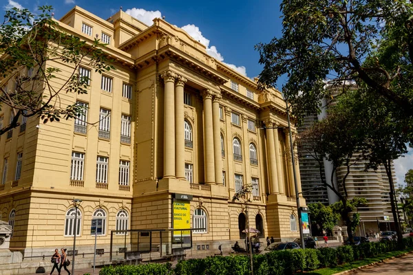 Brezilya 'nın Belo Horizonte kentindeki Özgürlük Meydanı' ndaki Kültür Merkezi Binası