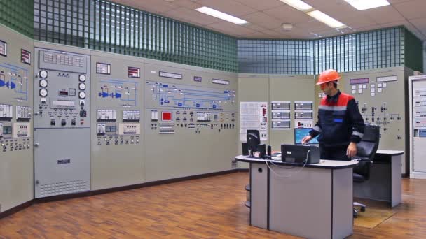 Engineer at main control panel — Stock Video
